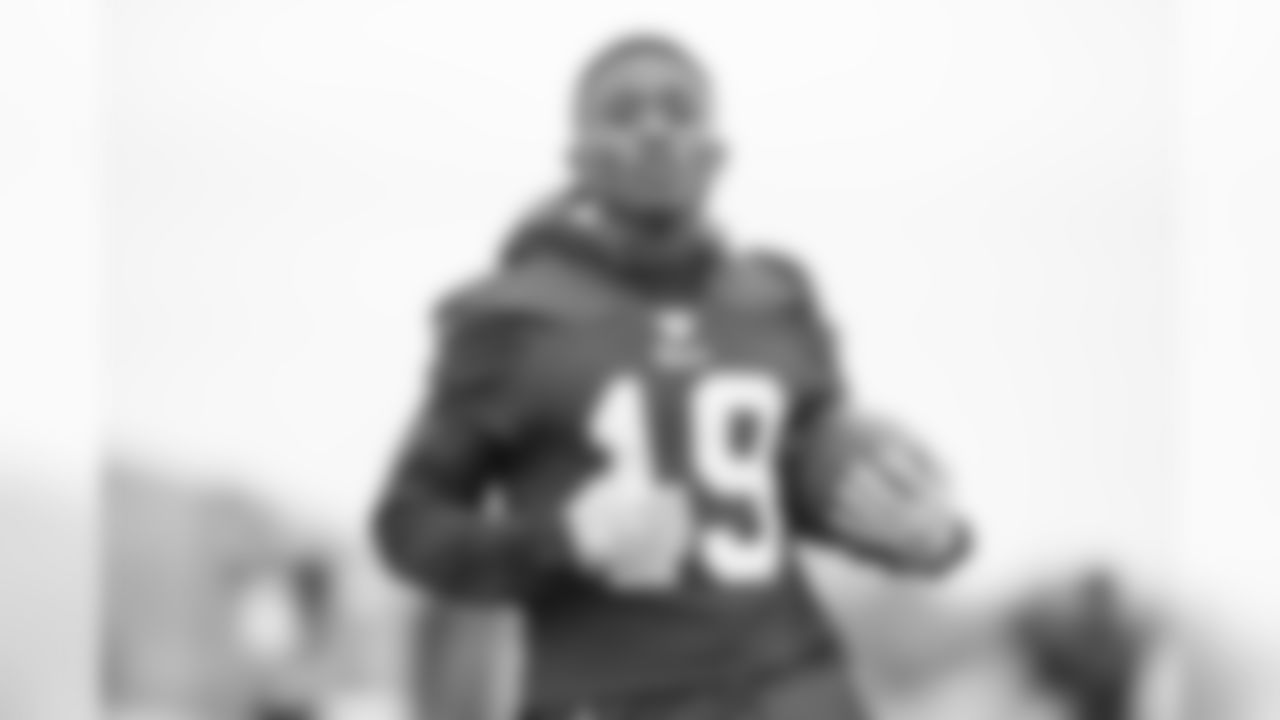 Wide receiver (19) JoJo Natson of the Los Angeles Rams works out on the field during Phase II of the offseason program, Wednesday, May 15, 2019, in Thousand Oaks, CA. (Jeff Lewis/Rams)