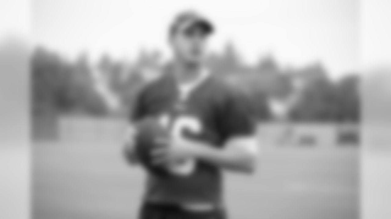 Quarterback (16) Jared Goff of the Los Angeles Rams works out on the field during Phase II of the offseason program, Wednesday, May 15, 2019, in Thousand Oaks, CA. (Jeff Lewis/Rams)