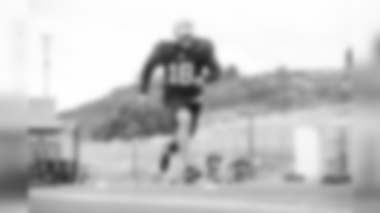 Wide receiver (18) Cooper Kupp of the Los Angeles Rams practices on day 5 of Phase II of the offseason program workouts, Monday, May 6, 2019, in Thousand Oaks, CA. (Jeff Lewis/Rams)