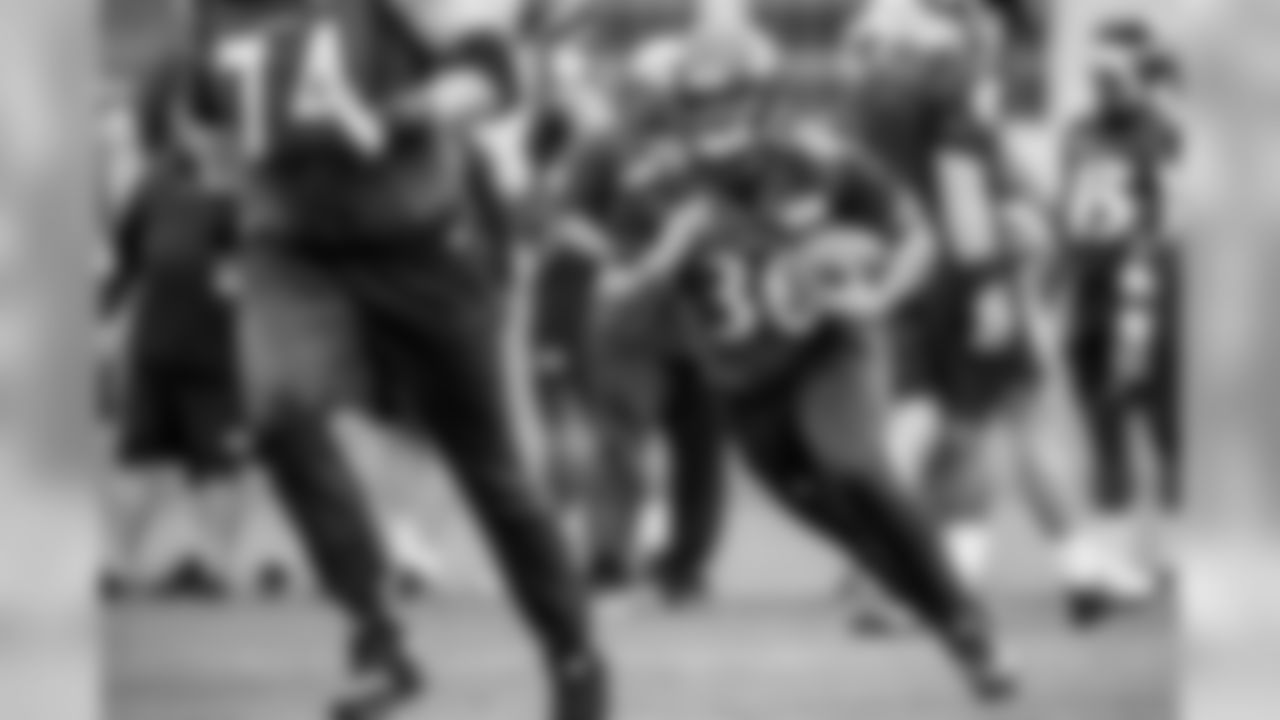 RB Kenneth Dixon
