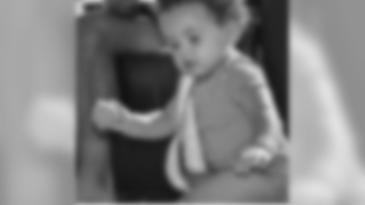 @antaverettjr_ (Anthony Averett) β€οΈπ My model baby π€π