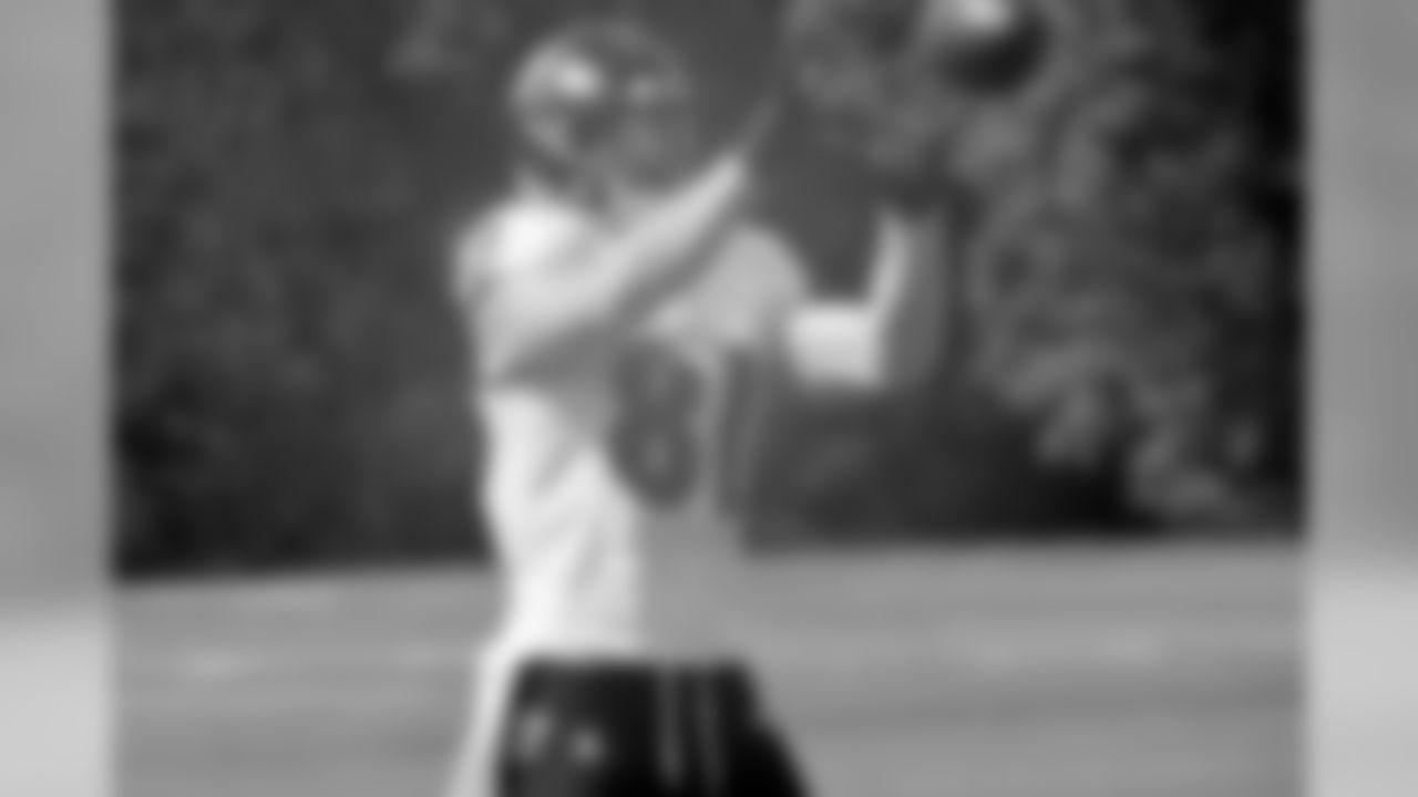 TE Hayden Hurst