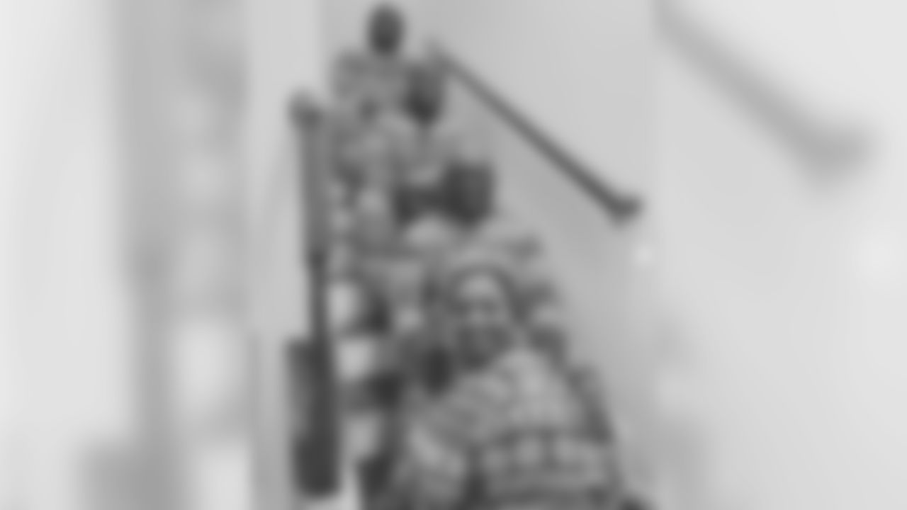 @mpierce_97 (Michael Pierce) Merry Christmas From The Pierce Family! Somehow Everyone Migrates To Stairwells For Christmas Pics And We’re No Different😂🤦🏾♂️