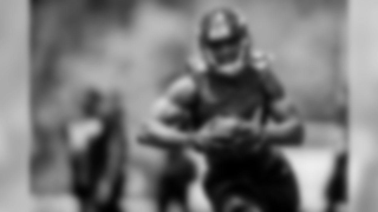 RB Mark Thompson