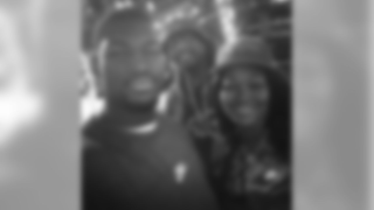 @tyus23 (Tyus Bowser) Merry Christmas from the fam! Have a blessed one!💯