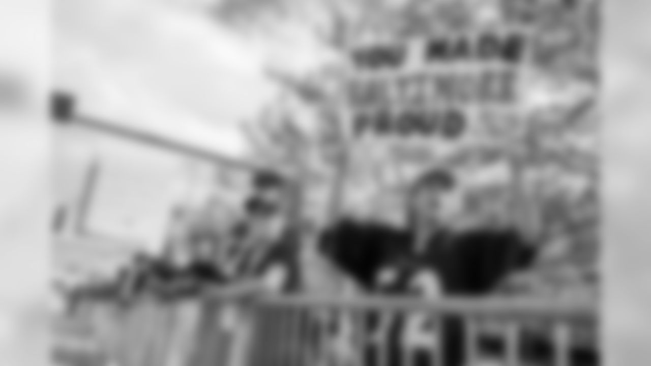 RayLewisParade092218sh002