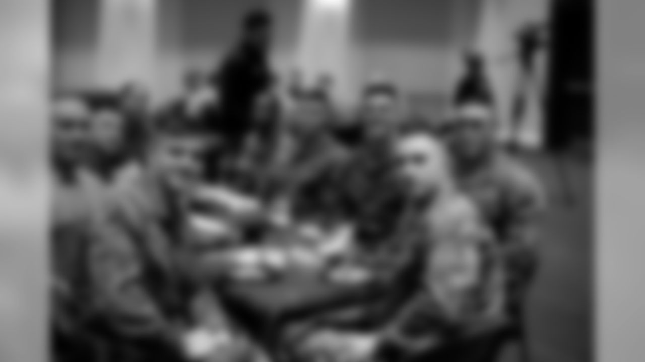 112718Salute018