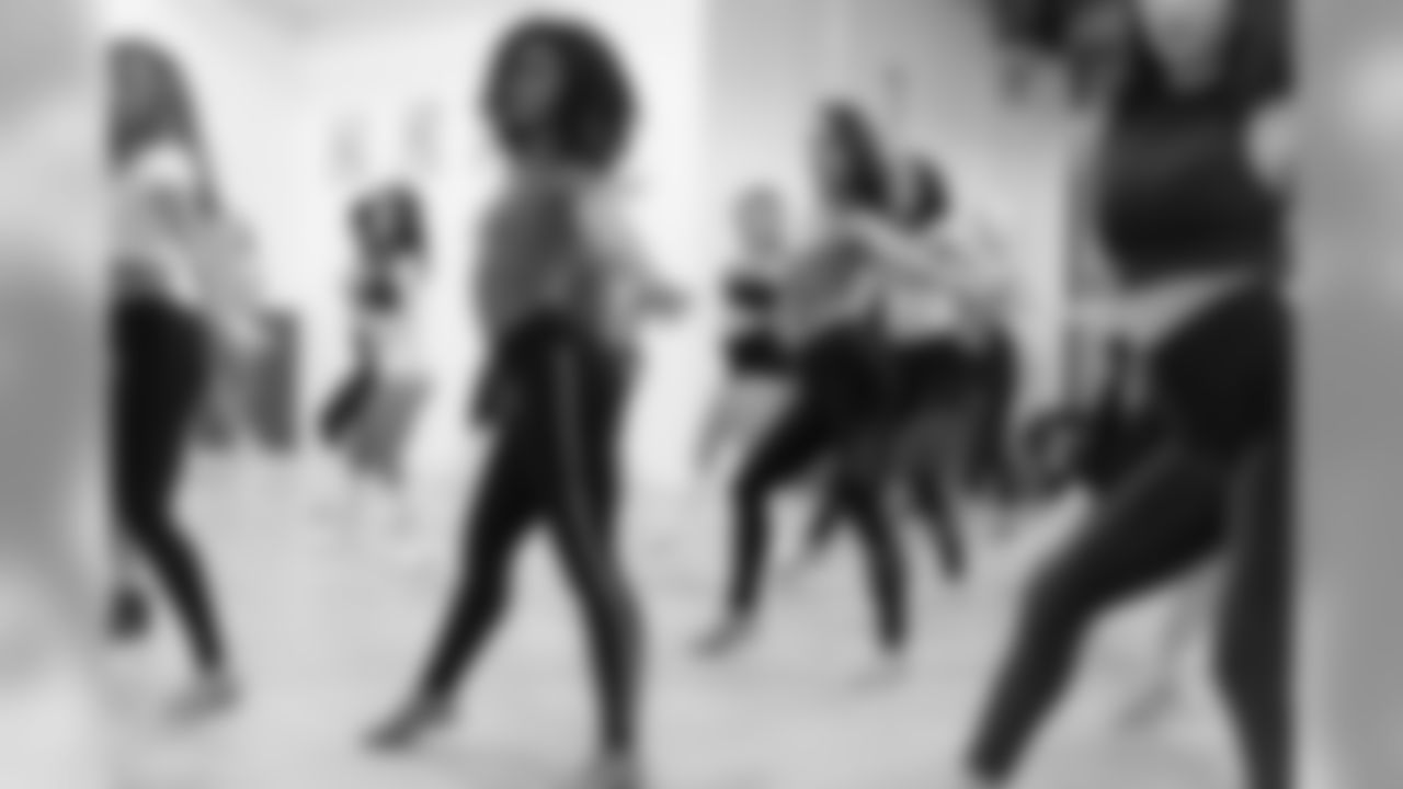 021919CheerPrep068