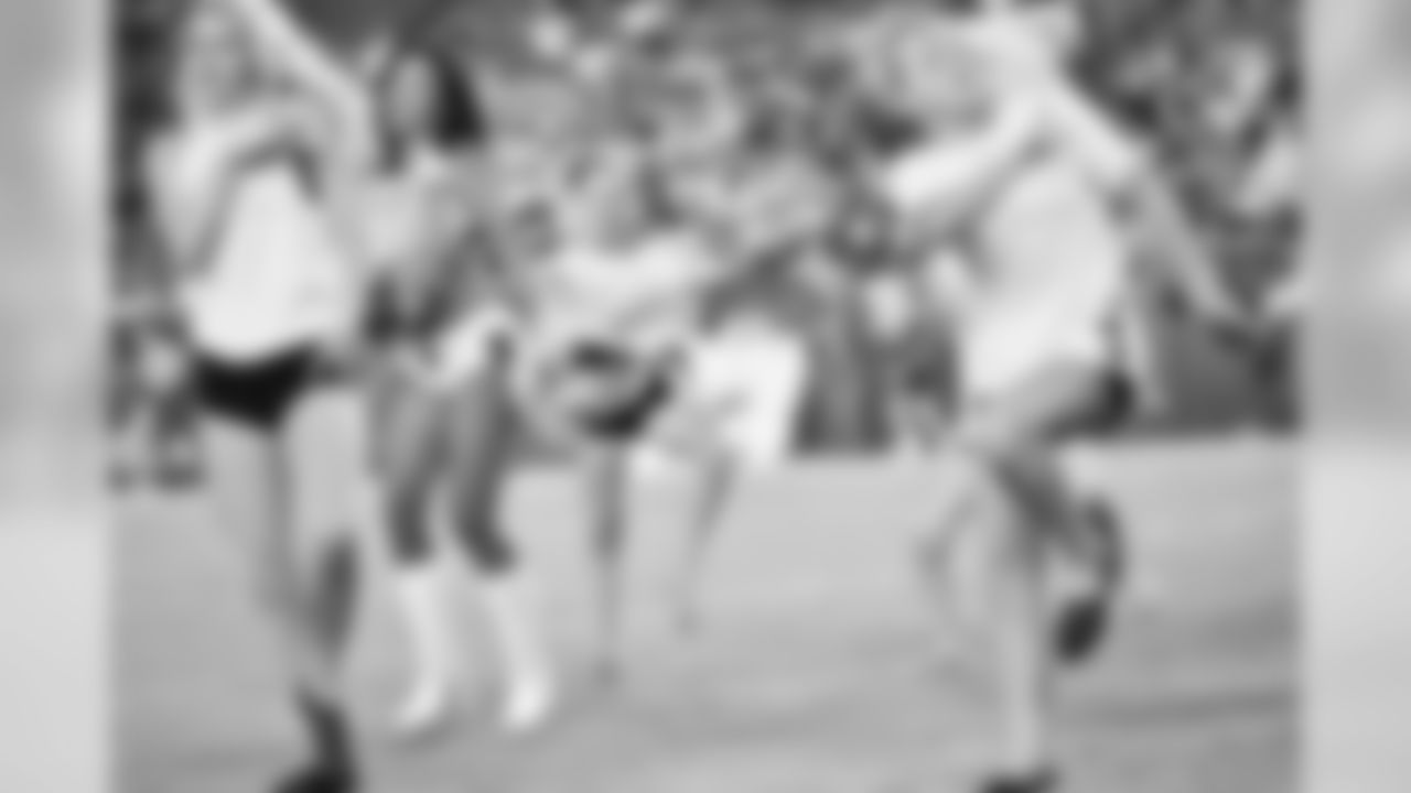082616_BUFvsWASCheerCamp631