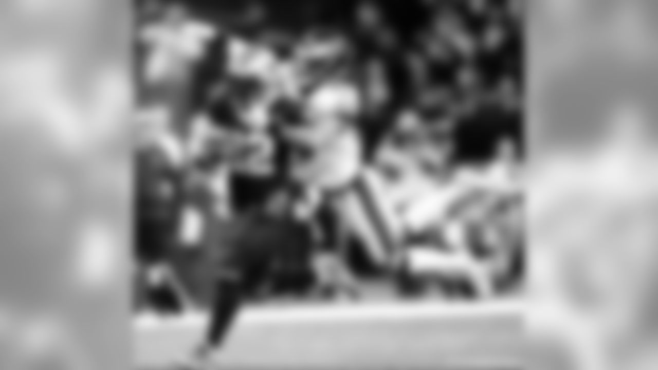 Saints 20 - Eagles 14 (W)
Divisional Game
Michael C. Hebert