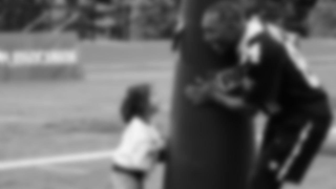 New Orleans Saints players Cameron Jordan, Terron Armstead, David Onyemata, Vonn Bell and Saints Hall of Famer Michael Lewis hosted an NFL Play 60 camp for kids in Vancouver, Canada on May 26, 2018.