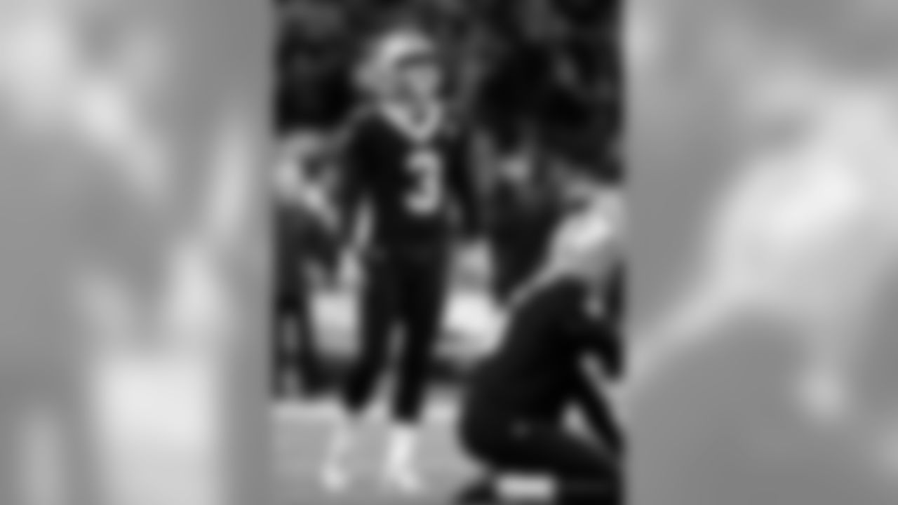 Saints 20 - Eagles 14 (W)
Divisional Game
Michael C. Hebert