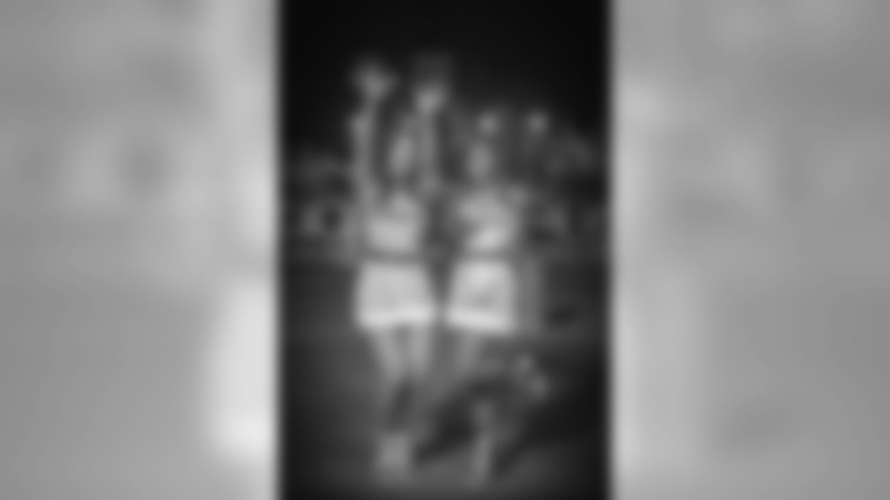 Gallery-Saintsations-xmas-2560-1440-0312