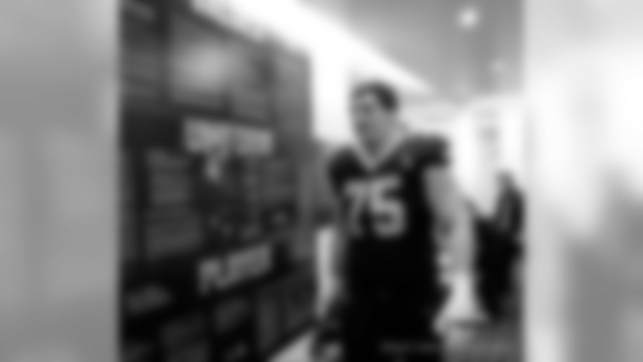 Saints 20 - Eagles 14 (W)
Divisional Game
Michael C. Hebert