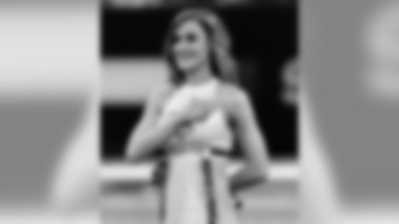 Gallery_Faces_Saintsations_SarahB_011819_13