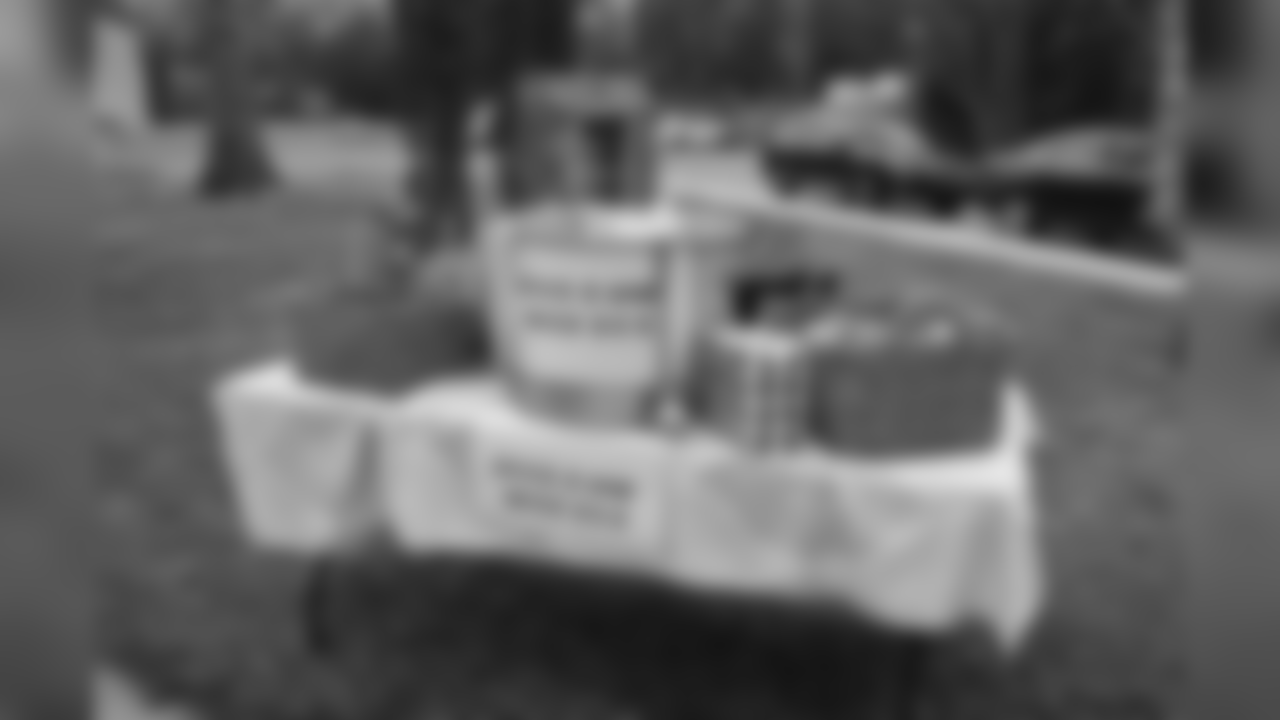 Gallery_BoycottSuperBowl53_Fans_Church020319_06