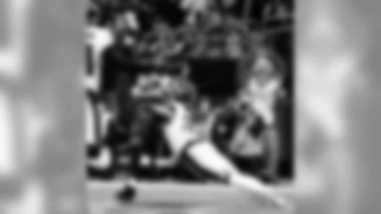 Saints 20 - Eagles 14 (W)
Divisional Game
Michael C. Hebert