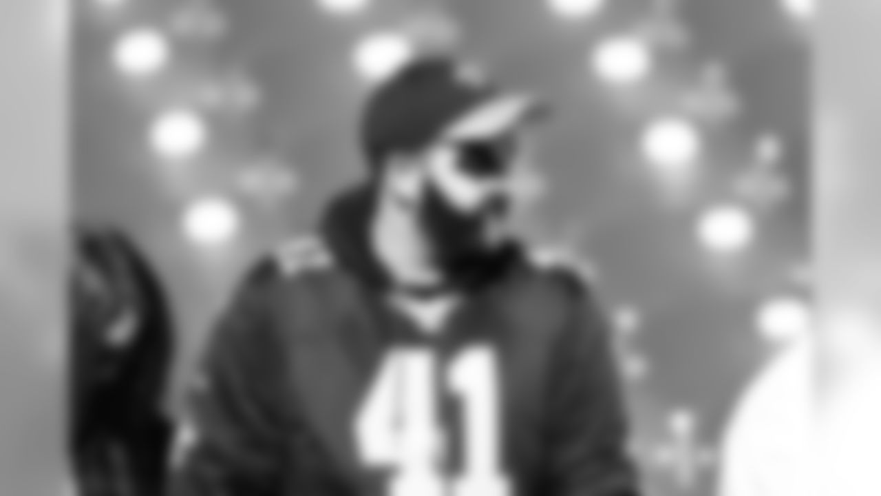 Gallery-Reg-Wk7-Saints-Ravens-Fans-B-102118-013