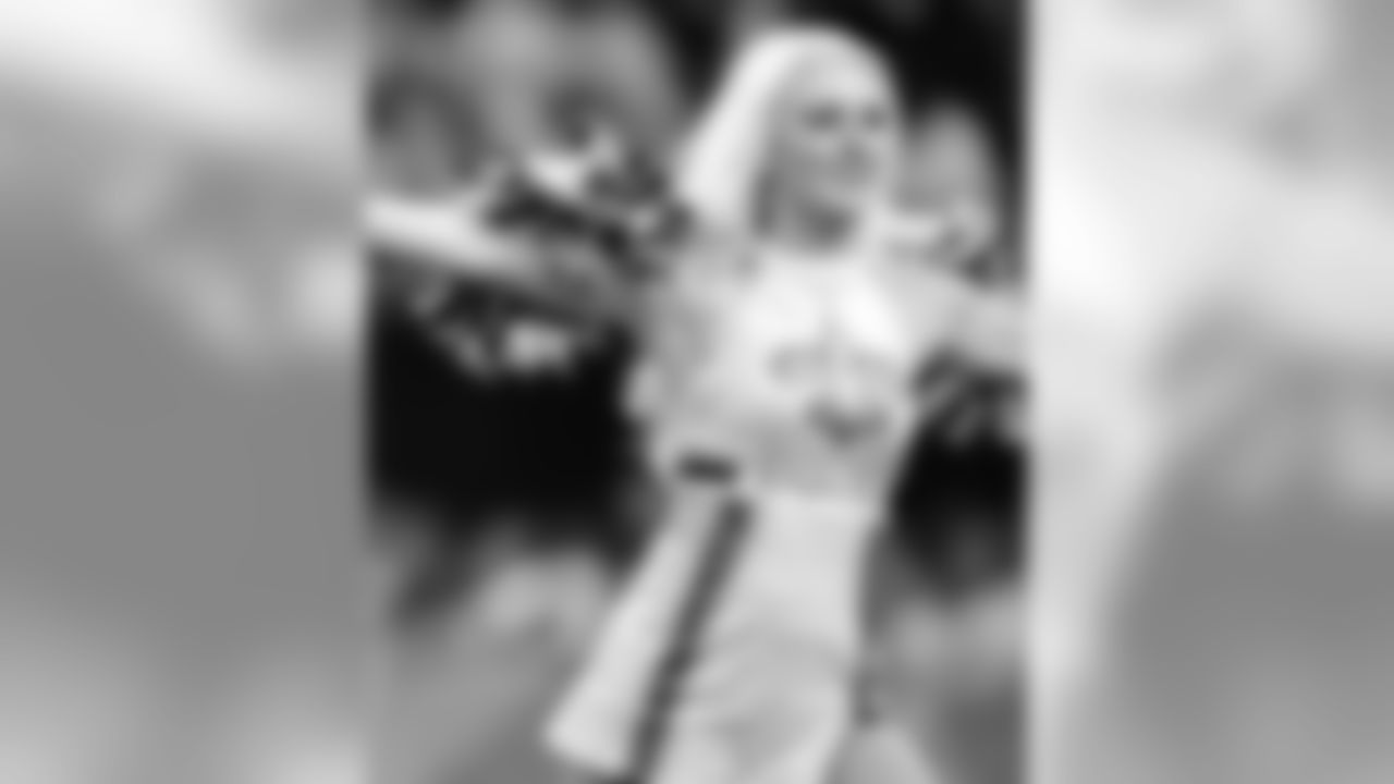 Gallery_Faces_Saintsations_Lauren_011819_14