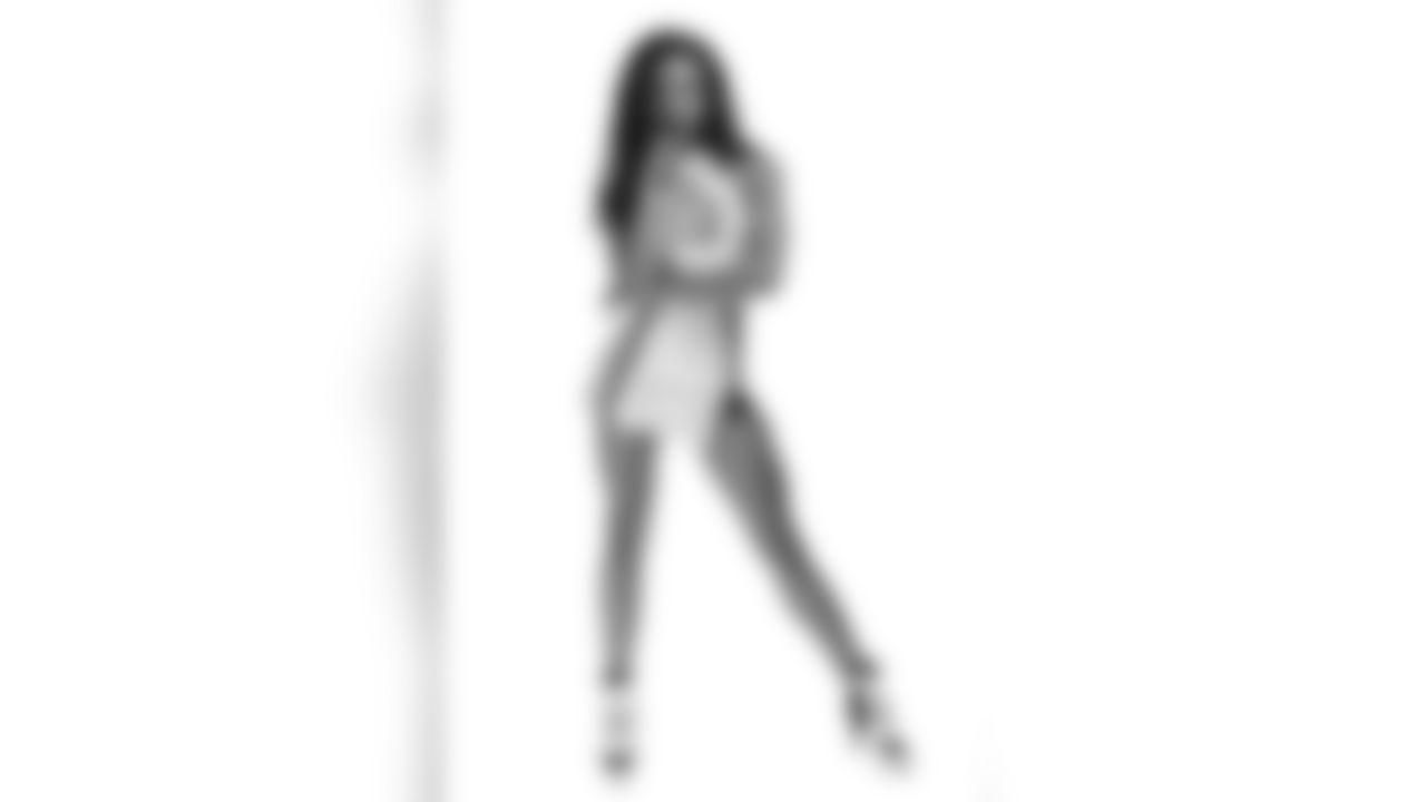 Gallery_Faces_Saintsations_Laryn_011819_03