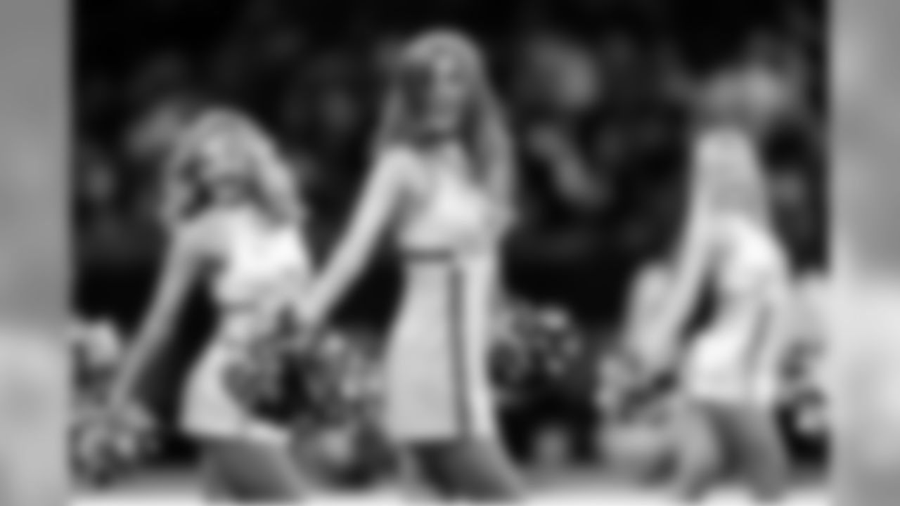 Gallery_Faces_Saintsations_Megan_011819_08