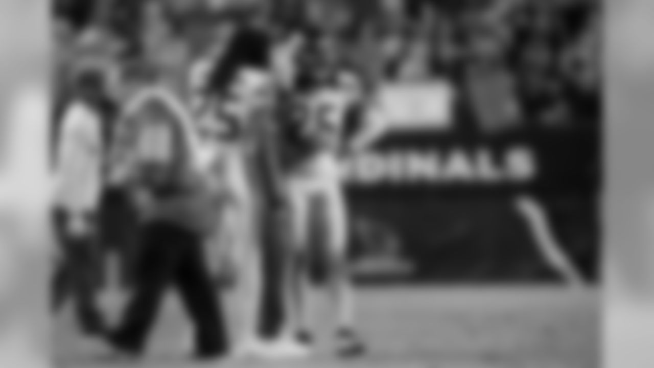 Cornerback Shaquill Griffin gets advice front head coach Pete Carroll and injured teammate Richard Sherman late in the game.
