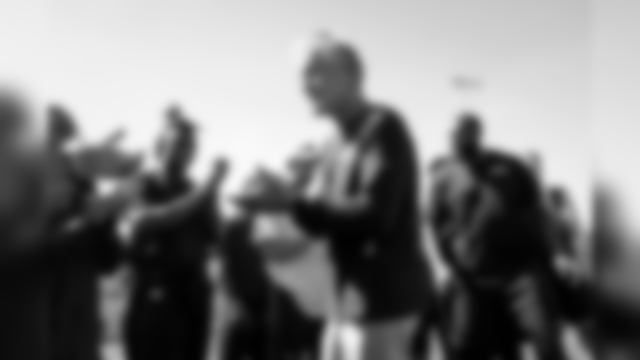 Head coach Pete Carroll talks to the team and the end of walk-thru.