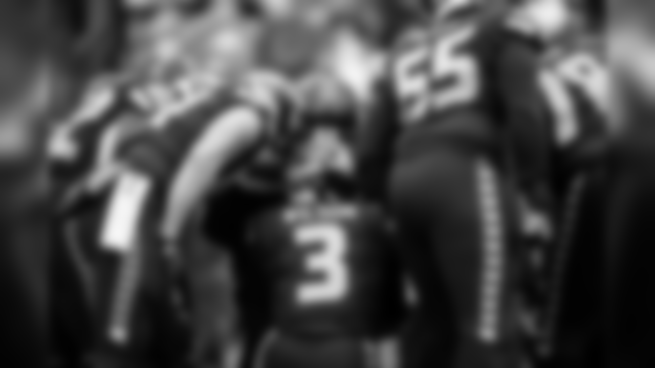 Seahawks quarterback Russell Wilson huddles the offense in the first half.