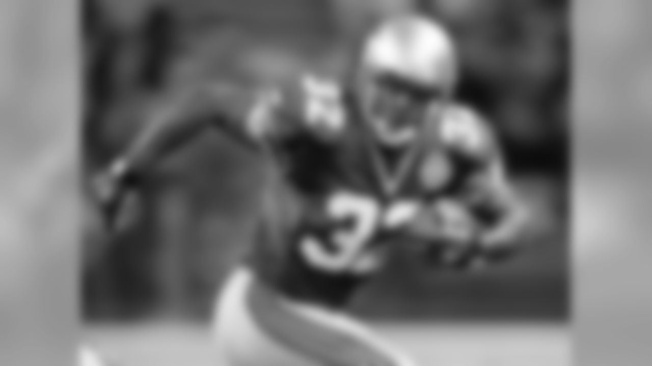 7\. RB Ricky Watters: He was one of the best-all-around Fantasy running backs of the 1990s. Watters had three very productive Fantasy seasons for the Seahawks from 1998 to 2000, rushing for 1,200-plus yards in three consecutive campaigns and catching 50-plus passes in two of them. He had nine total TDs in 1998 and 2000. Watters was one of the safest RB2 picks in Fantasy Football during his Seahawks tenure.