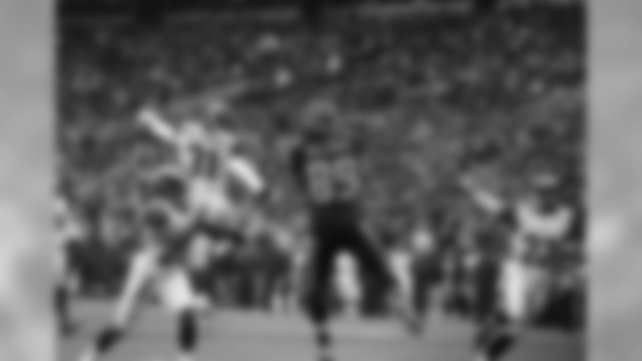 Seattle Seahawks' Doug Baldwin (89) reaches for a touchdown pass reception against the St. Louis Rams in the second half of an NFL football game, Sunday, Dec. 27, 2015, in Seattle. (AP Photo/Stephen Brashear)