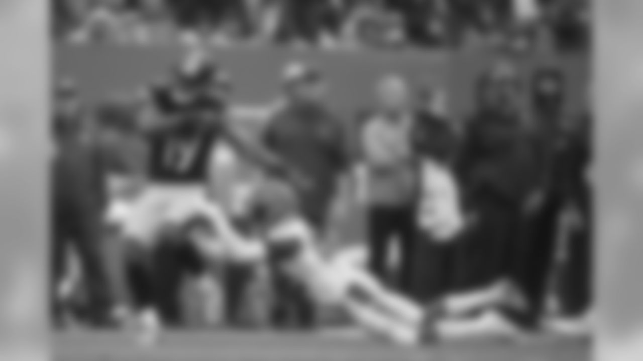 A 2018 Regular Season game between the Pittsburgh Steelers and the Cleveland Browns on Sunday, September 9, 2018. The Steelers and the Browns tied in OT 21-21.