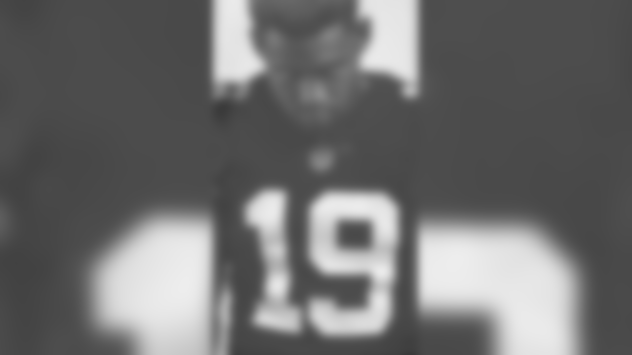 JuJu Smith-Schuster wears the latest throwback jersey that honors the Super Bowl XIII and XIV teams.