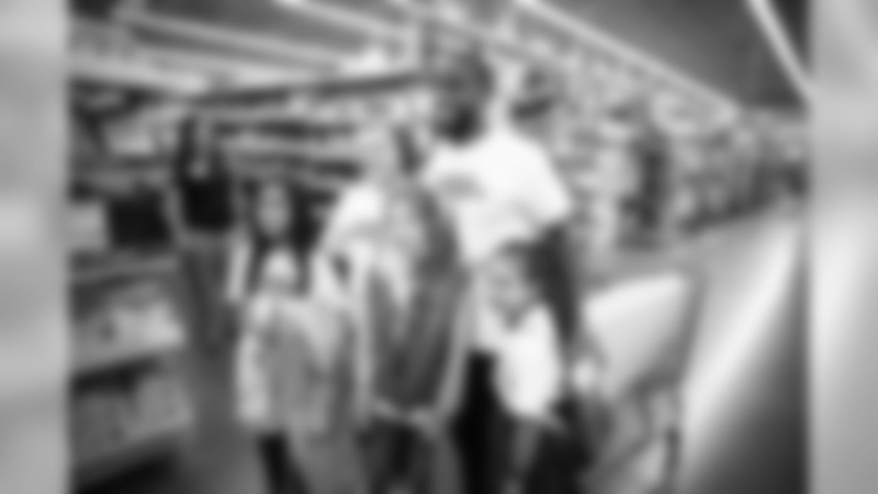 An image of the Dec. 4, 2018 community development event in which Kareem Jackson and his teammates purchased Christmas gifts for Houston-area students.