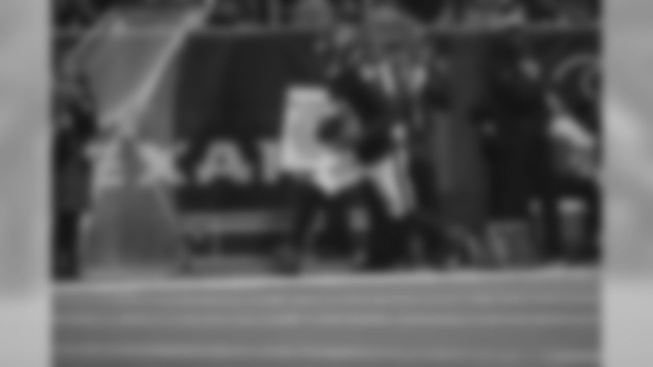 AZ8Y0909