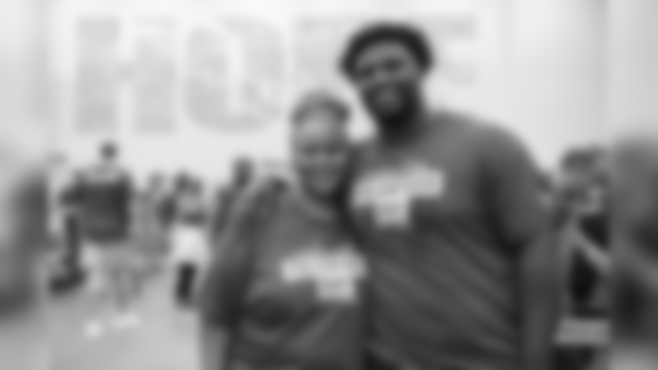 0139_TexansVolunteerDay_051119_MCW
