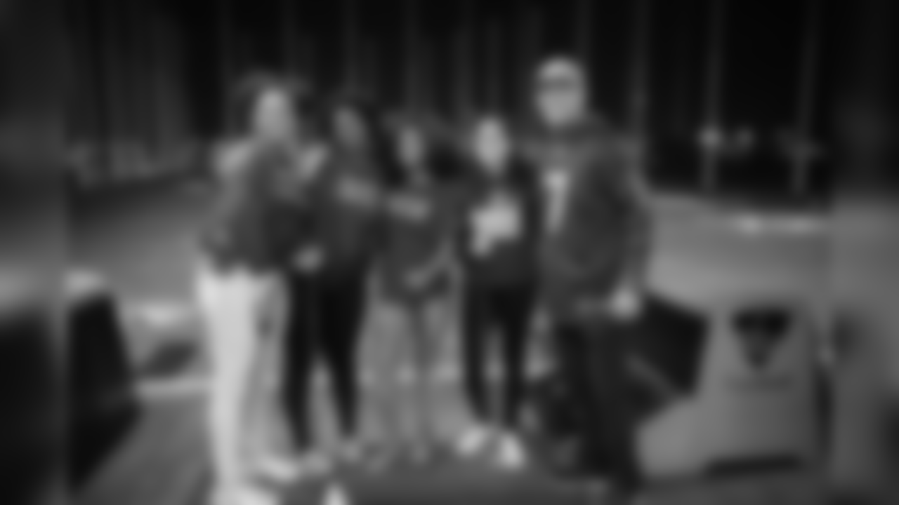 0163_TexansTeenClubHolidayParty_120418_MCW