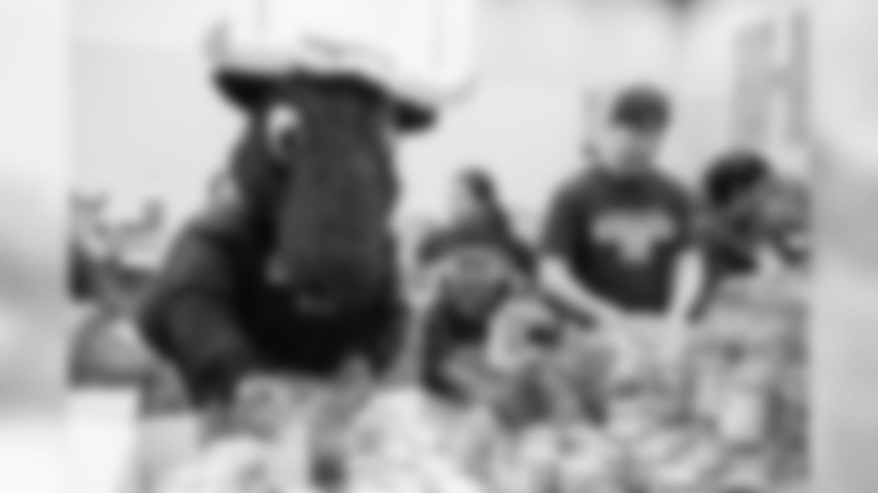 0031_TexansVolunteerDay_051119_MCW