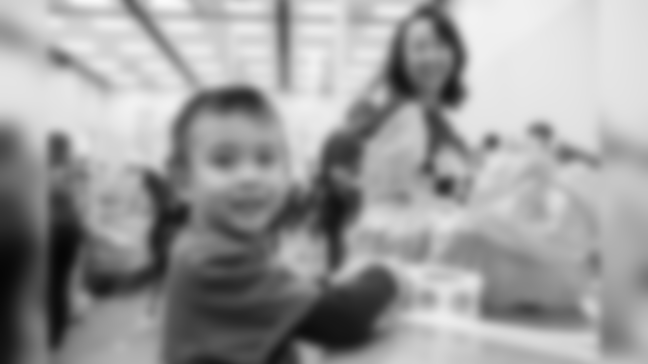 0075_TexansVolunteerDay_051119_MCW