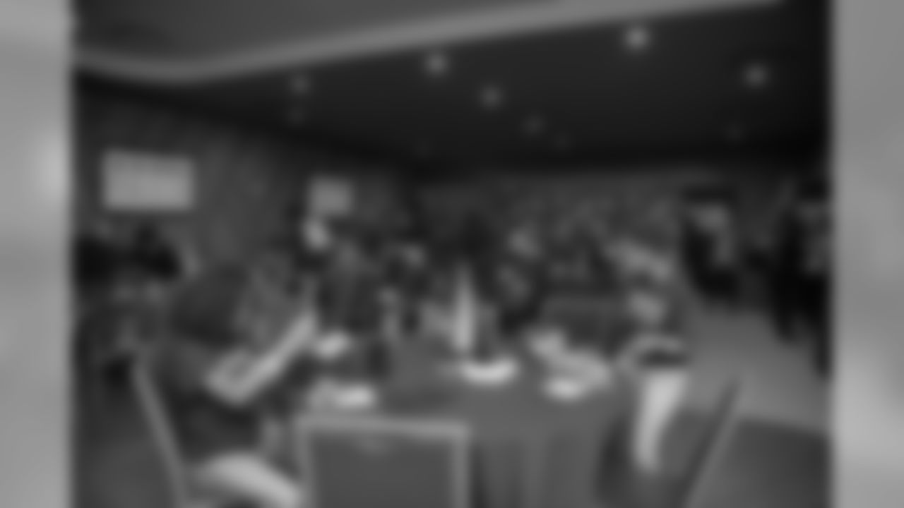 0040_TexansTeenClubHolidayParty_120418_MCW