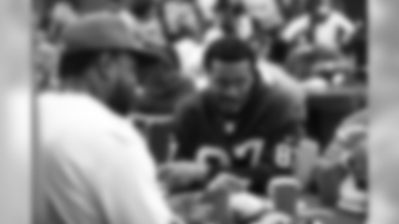 The Houston Texans and Lady Texans hosted a Thanksgiving Lunch for the Veterans at the VA Hospital to thank them for their service.