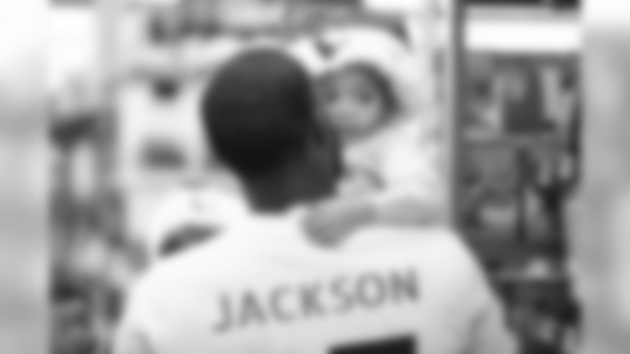 An image of the Dec. 4, 2018 community development event in which Kareem Jackson and his teammates purchased Christmas gifts for Houston-area students.