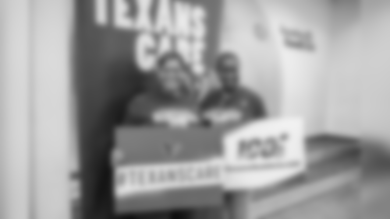 0154_TexansVolunteerDay_051119_MCW