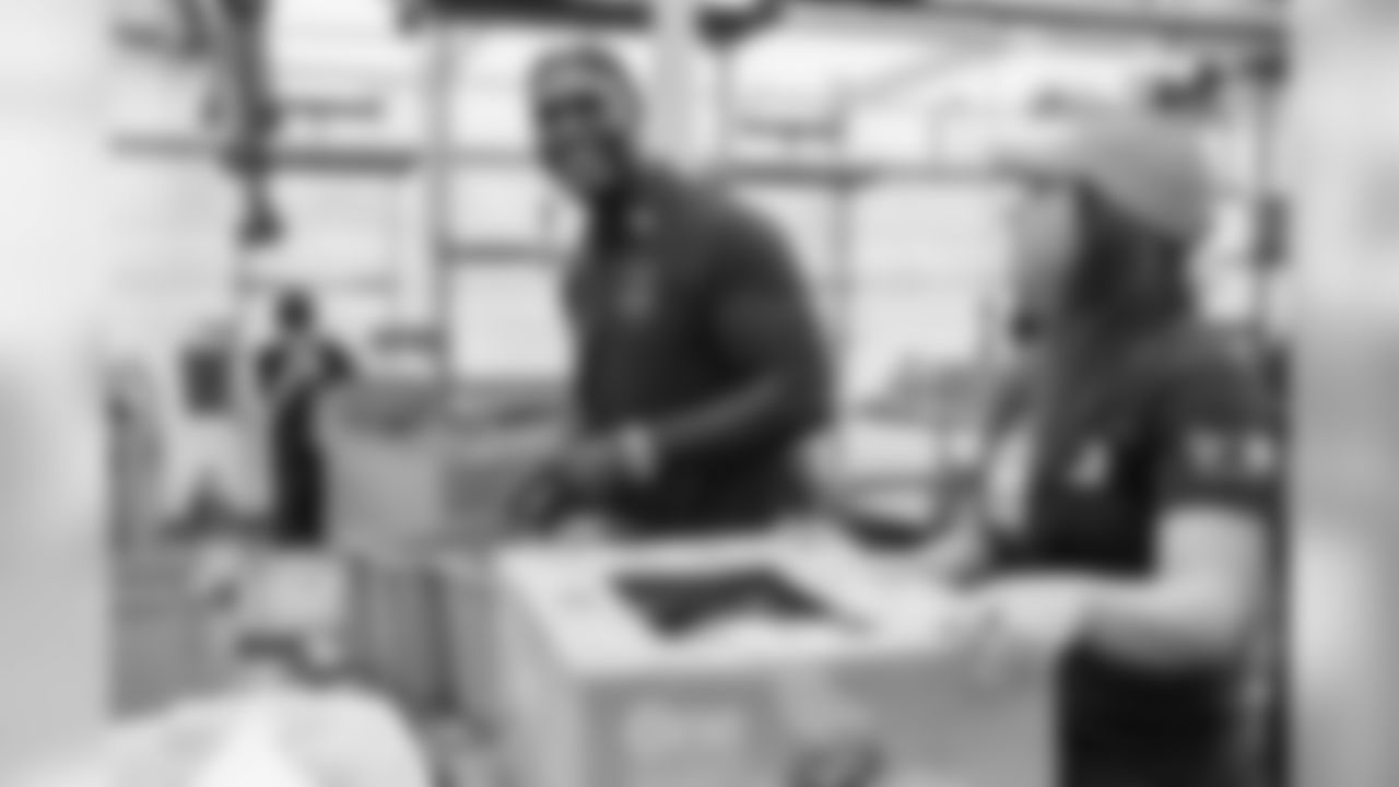 0054_TexansVolunteerDay_051119_MCW