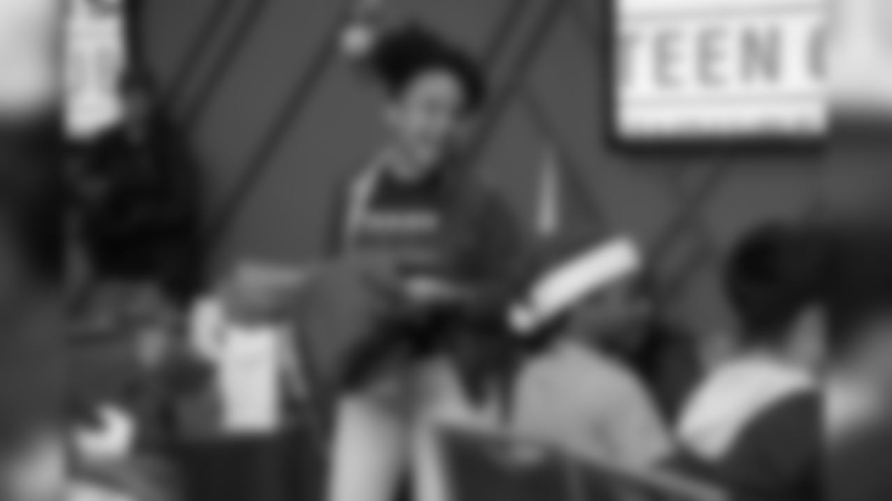 0248_TexansTeenClubHolidayParty_120418_MCW