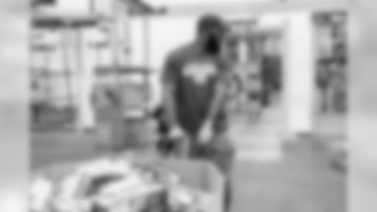 0097_TexansVolunteerDay_051119_MCW