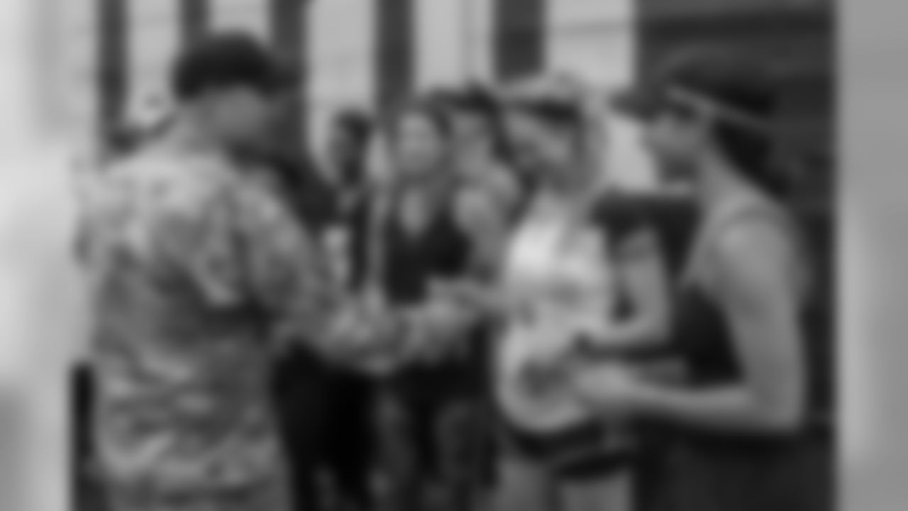 26-ladies-with-the-tennessee-titans-womens-association-visited-fort-campbell-and-the-sabalauski-air-assault-school-of-the-101st-airborne-division-air-assault-may-30--us-army-photos-by-spc-beverly-roche-40th-public-affairs-detachment_47968356953_o