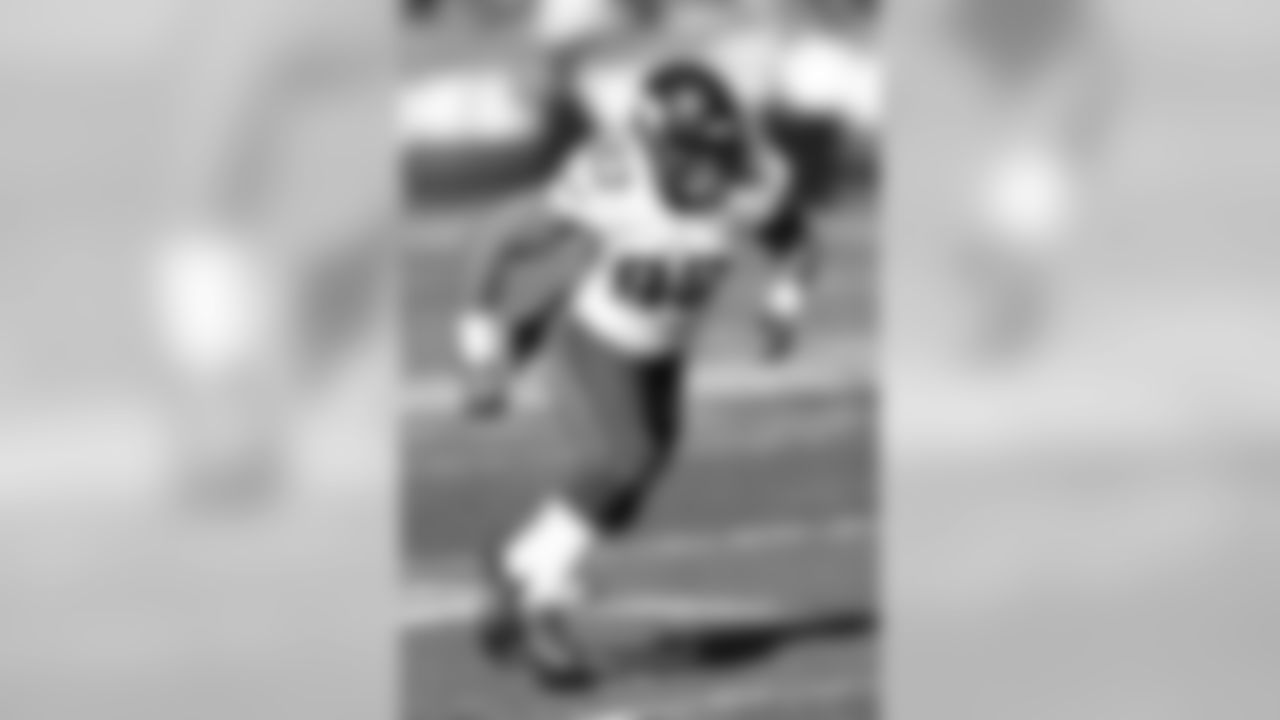 Minnesota Vikings rookie tight end MyCole Pruitt (83) runs a pass pattern during a NFL football game against the Oakland Raiders, Sunday, November 15, 2015 in Oakland. The Vikings won the game 30-14. (Paul Jasienski via AP)