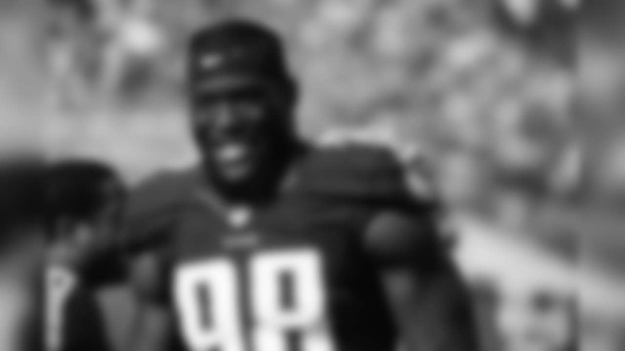 Tennessee Titans outside linebacker Brian Orakpo (98) watches from the sidelines in an NFL game against the Tennessee Titans, Sunday, Nov. 13, 2016 in Nashville, Tenn. (Margaret Bowles via AP)