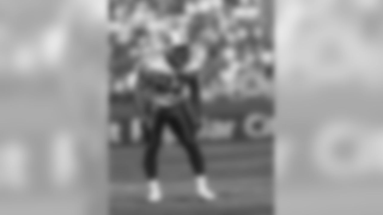 Tennessee Titans safety Blaine Bishop (23) during a 22 to 24 Tennessee Titans loss to the San Francisco 49ers on October 3, 1999 at 3Com Park in San Francisco, California. (AP Photo/Greg Trott)