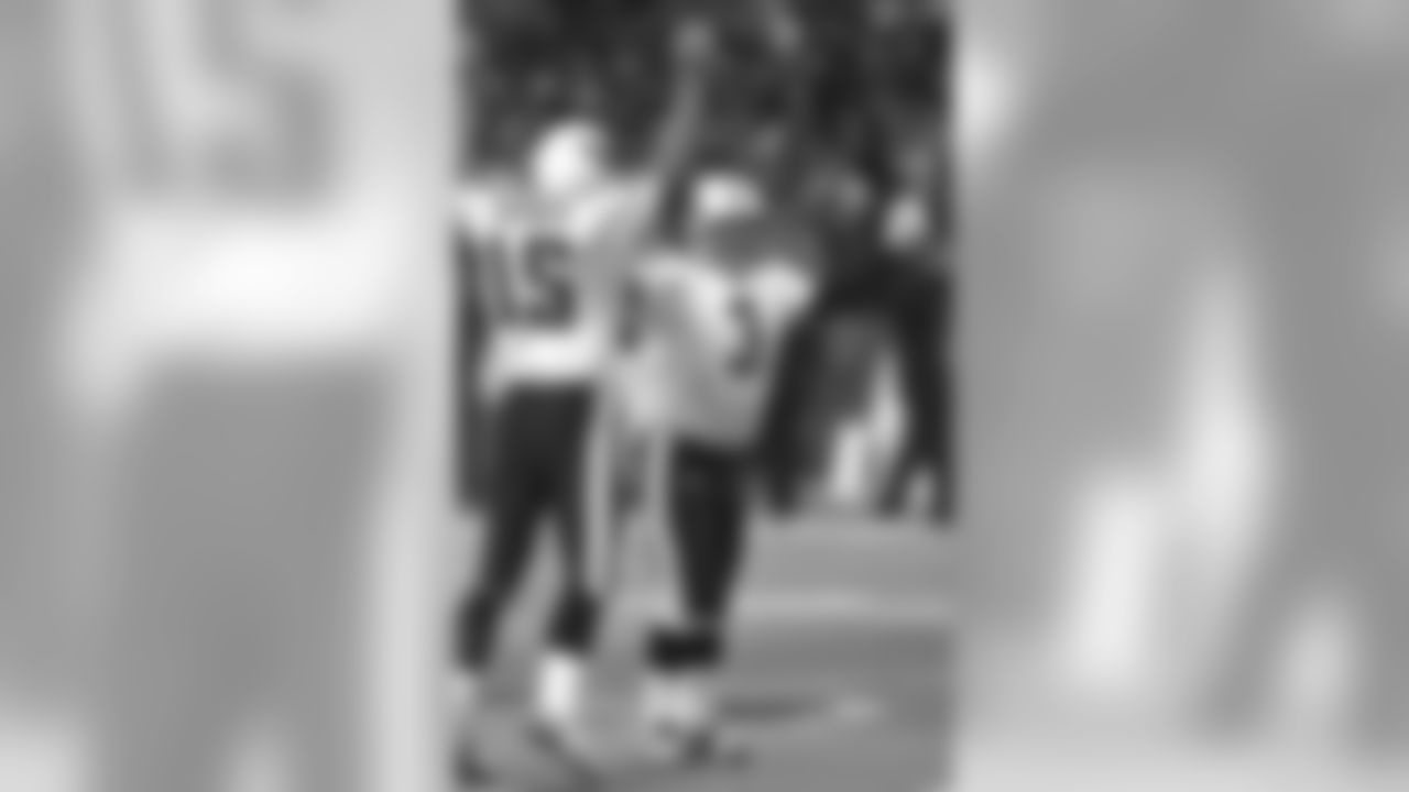 Tennessee Titans' kicker Al Del Greco (3) celebrates his game-winning field goal with holder Craig Hentrich (15) against the Philadelphia Eagles Sunday, Dec. 3, 2000 in Philadelphia. The kick gave the Titans a 15-13 win. (AP Photo/Miles Kennedy)